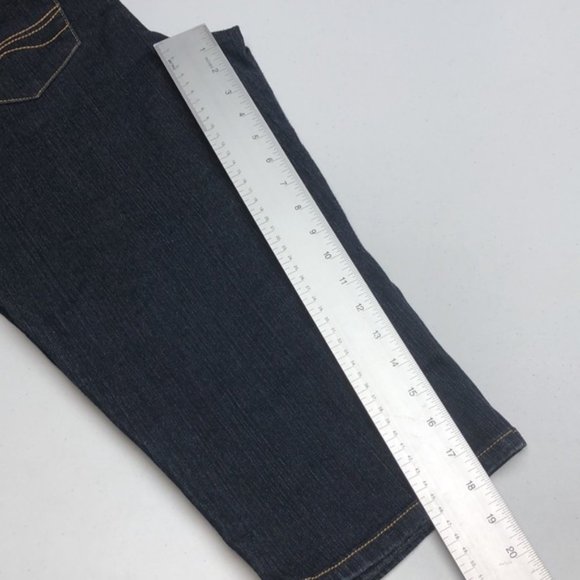 LIKE NEW DC STRETCH SAVVY DENIM CAPRIS 14/32x18 ⭐️ - Picture 9 of 11